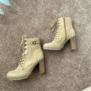 NWOT G by Guess Booties Tan Color Sz 9 Zipper